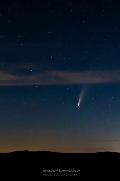 Neowise mit Iridium-Flare