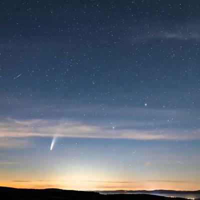 Neowise mit Iridium-Flare